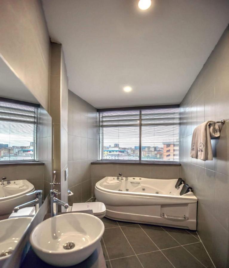 A11 Hotel Atasehir อิสตันบูล ภายนอก รูปภาพ